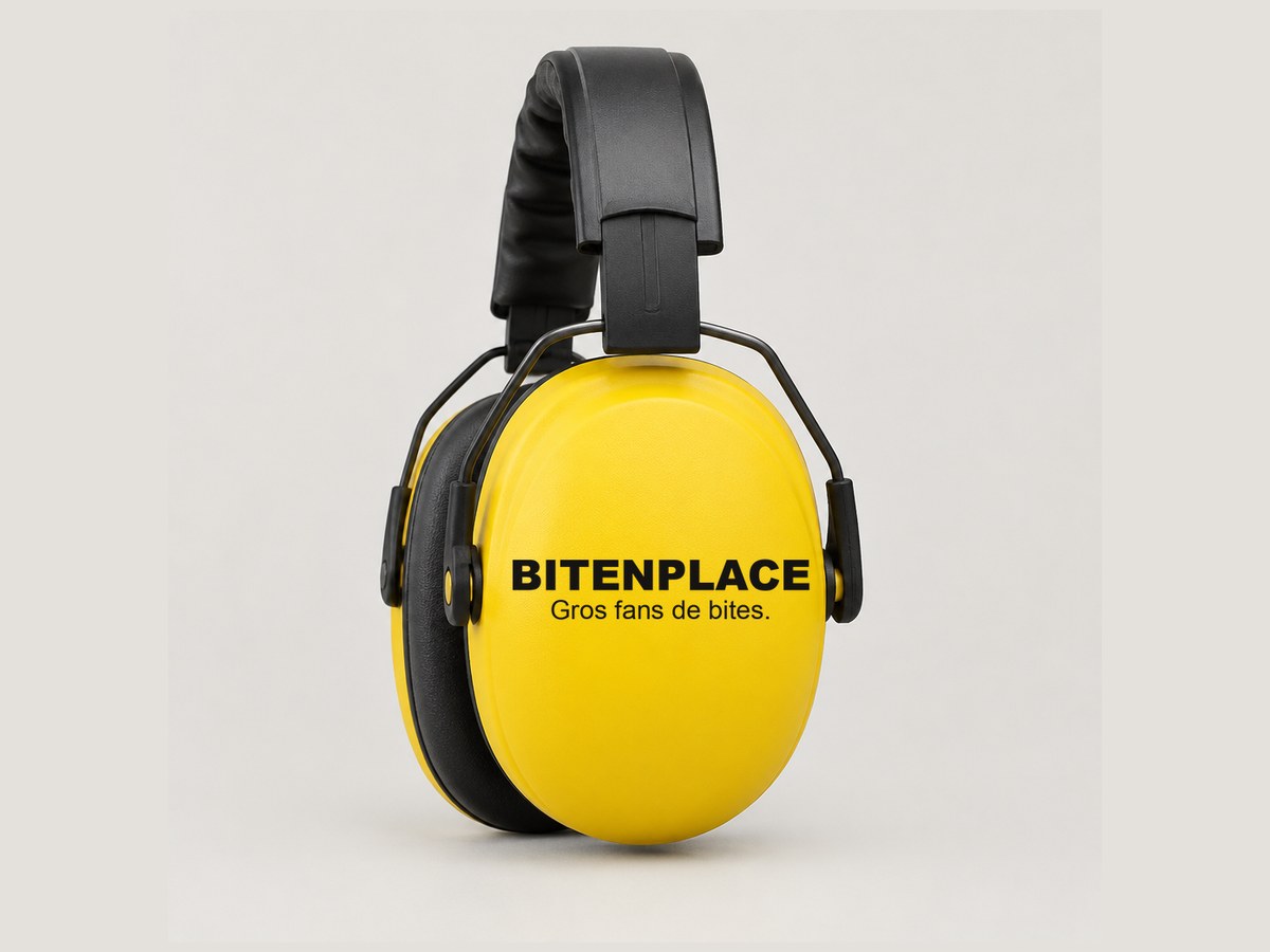Casque anti-bruit BITENPLACE jaune, logo d'un côté, la place de l'autre